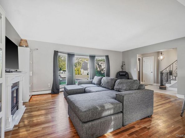 11 Susan Court, Deer Park NY 11729
