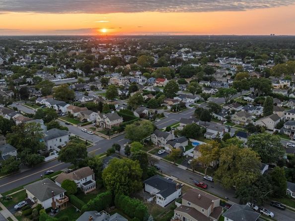 2100 Beverly Way, Merrick NY 11566