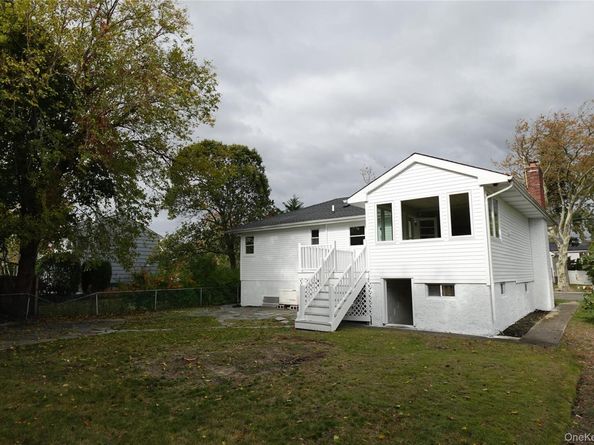 2100 Beverly Way, Merrick NY 11566