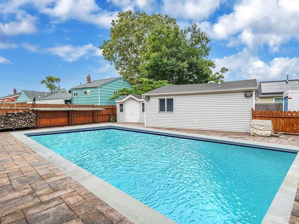 14 Garden Court, Bay Shore NY 11706