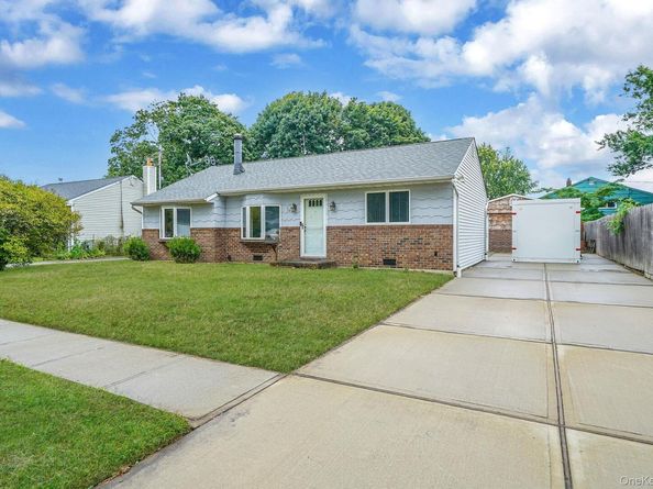 14 Garden Court, Bay Shore NY 11706