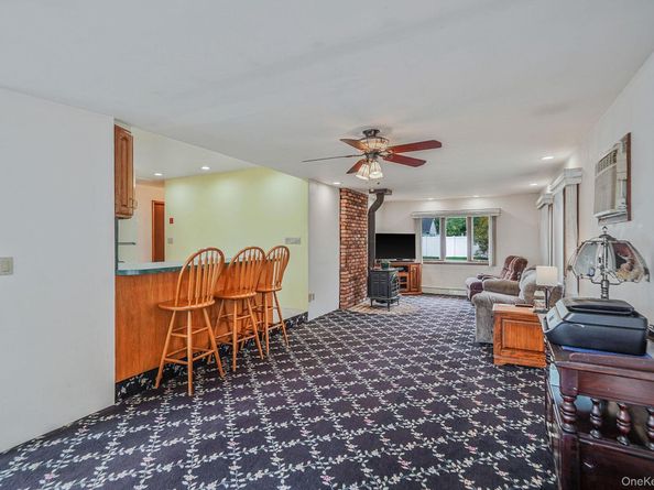 14 Garden Court, Bay Shore NY 11706