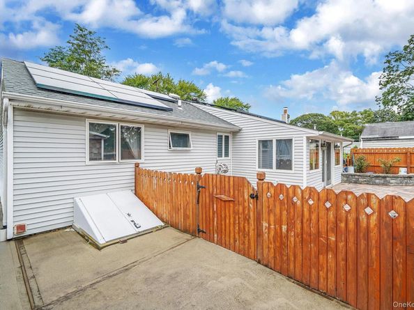 14 Garden Court, Bay Shore NY 11706