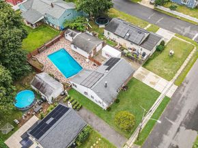 14 Garden Court, Bay Shore NY 11706