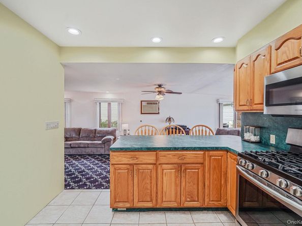 14 Garden Court, Bay Shore NY 11706