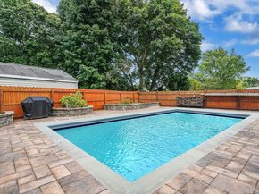 14 Garden Court, Bay Shore NY 11706