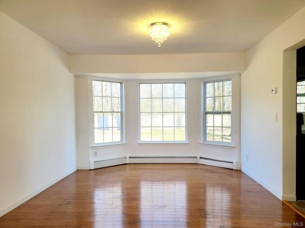 89 Railroad Avenue, Center Moriches NY 11934
