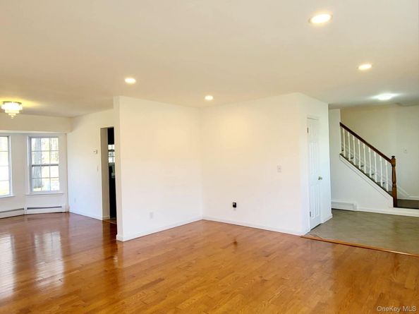 89 Railroad Avenue, Center Moriches NY 11934