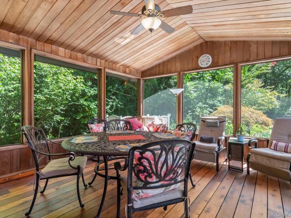 17 Treeview Drive, Melville NY 11747