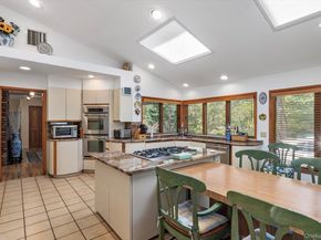 17 Treeview Drive, Melville NY 11747
