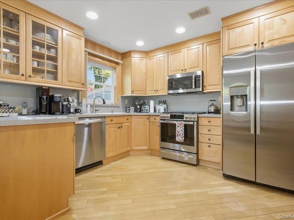 6227 Douglaston Parkway 13, Douglaston NY 11362
