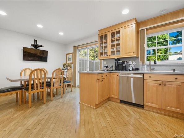 6227 Douglaston Parkway 13, Douglaston NY 11362