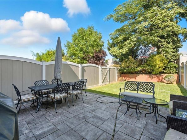 6227 Douglaston Parkway 13, Douglaston NY 11362