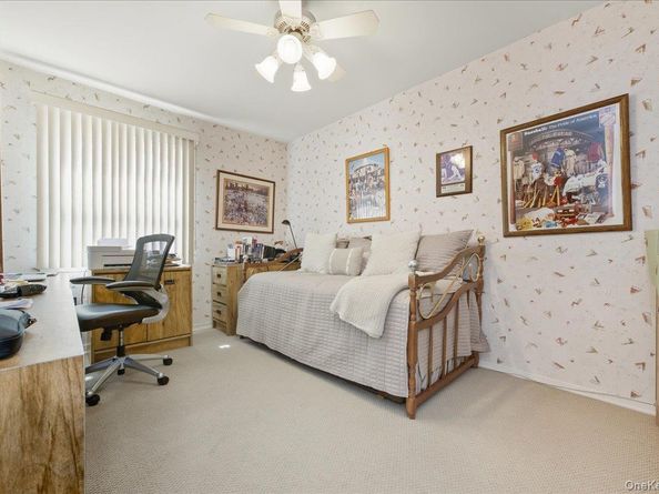 6227 Douglaston Parkway 13, Douglaston NY 11362
