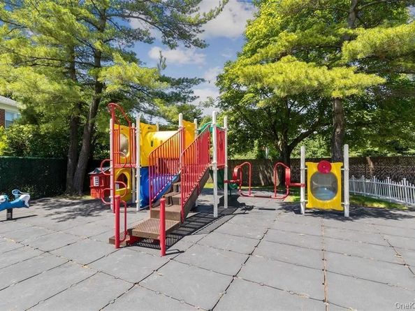 6227 Douglaston Parkway 13, Douglaston NY 11362