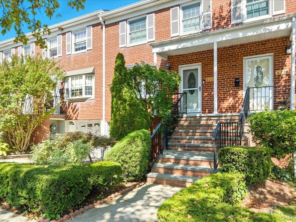 6227 Douglaston Parkway 13, Douglaston NY 11362