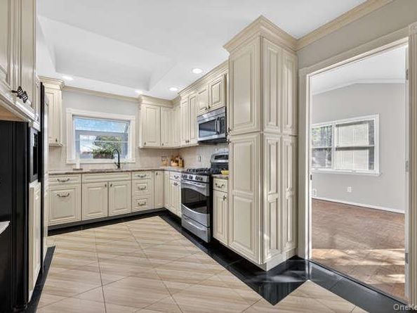34 Oakley Drive, Huntington Station NY 11746