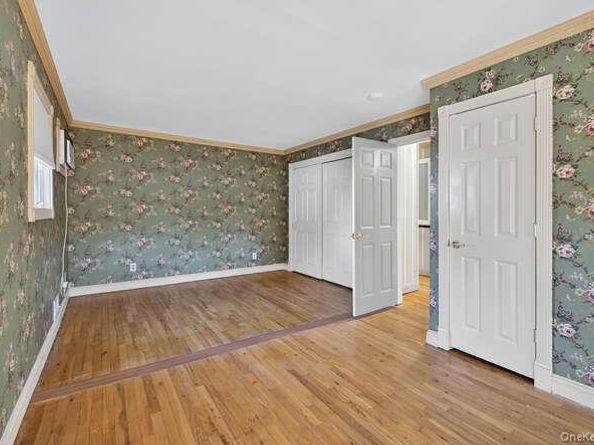 34 Oakley Drive, Huntington Station NY 11746