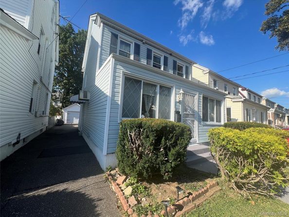 22417 Fairbury Avenue, Queens Village NY 11428