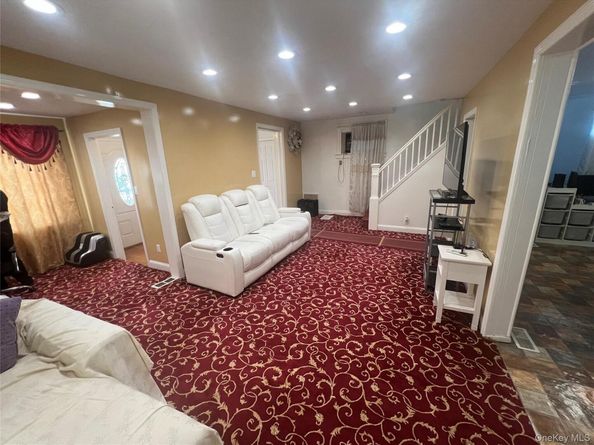 22417 Fairbury Avenue, Queens Village NY 11428