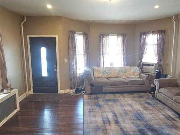 9712 110th Street, Richmond Hill NY 11419