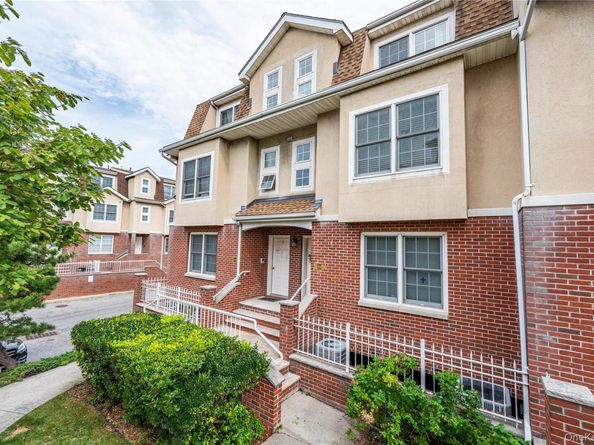 1 Patricia Lane 209, Bronx NY 10465