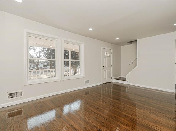 786 4th Avenue, Bay Shore NY 11706