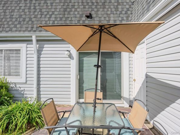 204 Bentley Court E 204, Saint James NY 11780