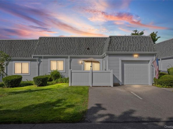 204 Bentley Court E 204, Saint James NY 11780
