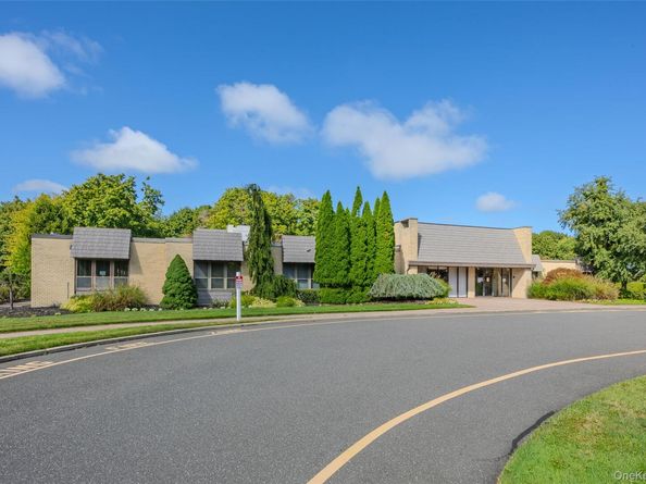 204 Bentley Court E 204, Saint James NY 11780