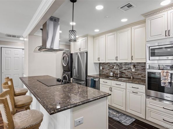 204 Bentley Court E 204, Saint James NY 11780