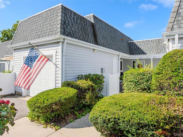 204 Bentley Court E 204, Saint James NY 11780
