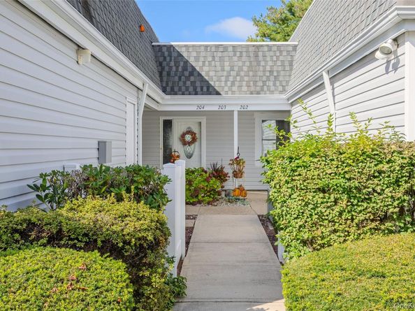 204 Bentley Court E 204, Saint James NY 11780