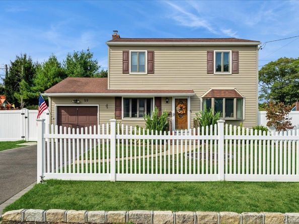 59 Grand Place, East Northport NY 11731