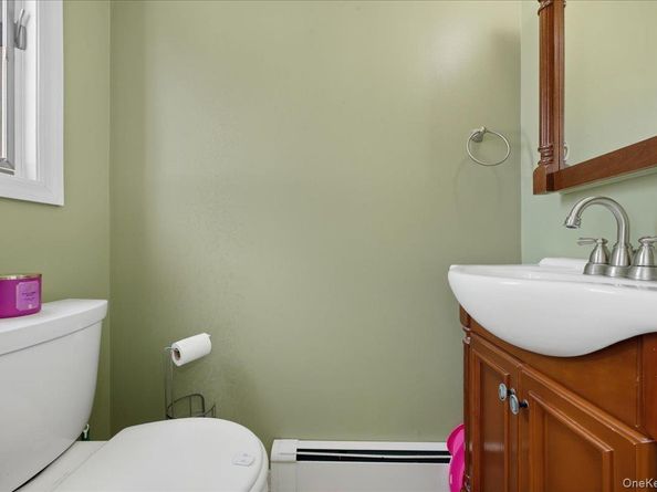 59 Grand Place, East Northport NY 11731