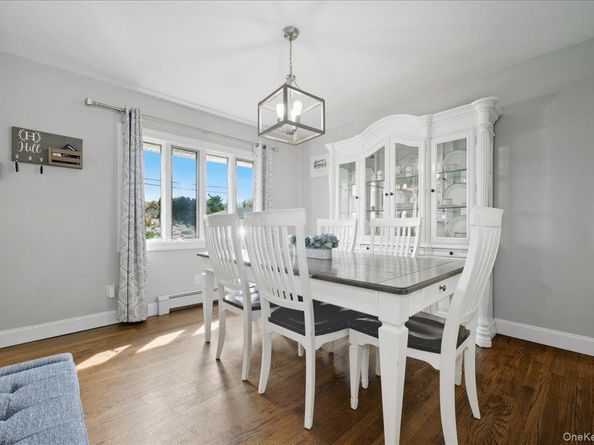 59 Grand Place, East Northport NY 11731