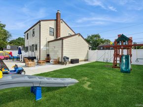 59 Grand Place, East Northport NY 11731