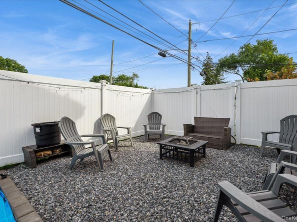 59 Grand Place, East Northport NY 11731