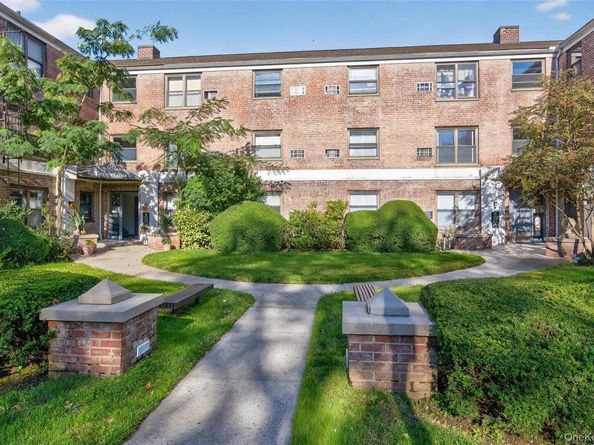 8 Terrace Circle 1B, Great Neck NY 11021