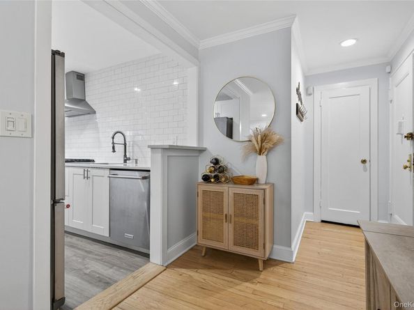 8 Terrace Circle 1B, Great Neck NY 11021