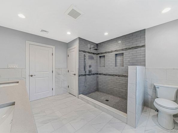 12 Landing Lane, East Quogue NY 11942