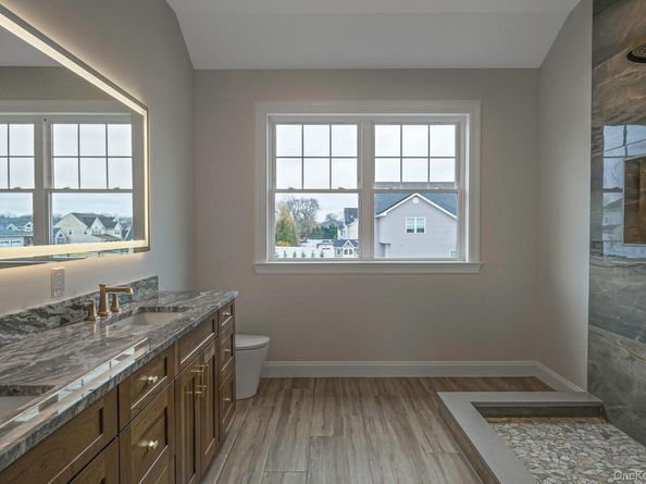 12 Landing Lane, East Quogue NY 11942