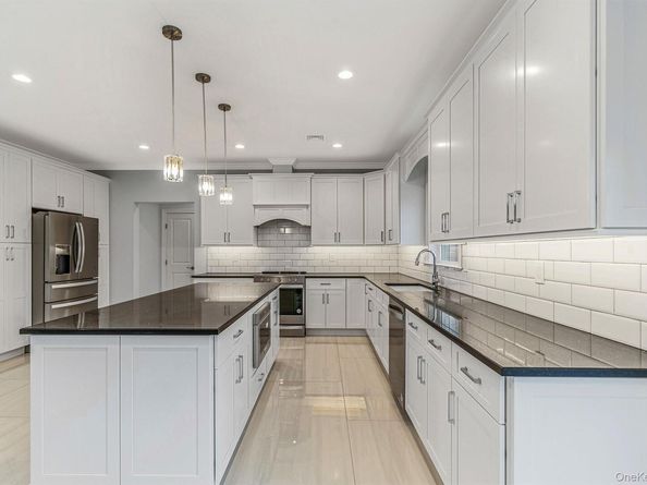 12 Landing Lane, East Quogue NY 11942