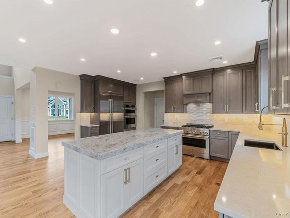 12 Landing Lane, East Quogue NY 11942
