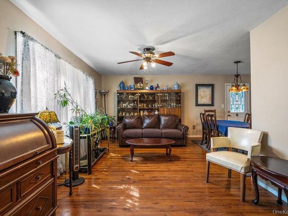209 Claremont Avenue, West Babylon NY 11704
