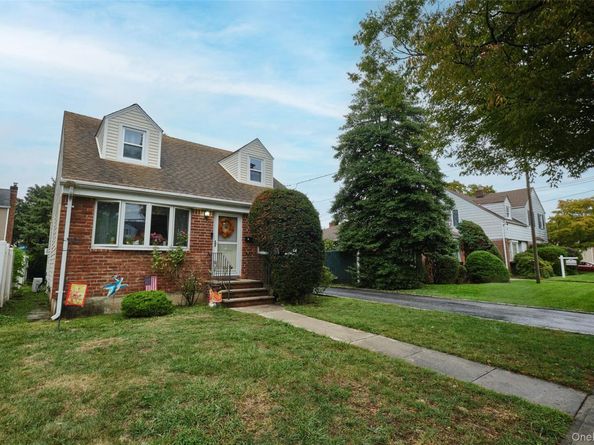 911 Covert Avenue, New Hyde Park NY 11040
