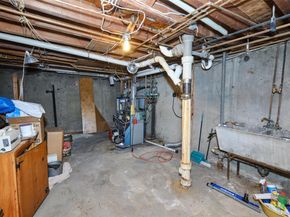 911 Covert Avenue, New Hyde Park NY 11040