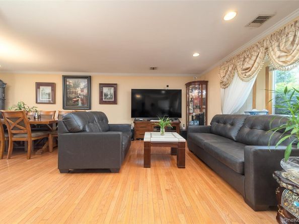 2544 New York Avenue, Huntington NY 11747