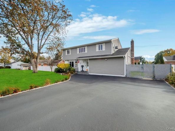 18 Elmira Street, Deer Park NY 11729