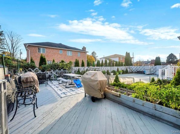 18 Elmira Street, Deer Park NY 11729